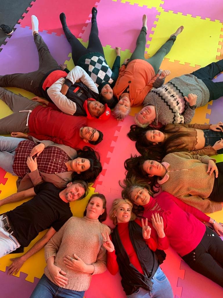 Workshop “Limpando o Porão” que tem a direção Leandro Rezende.