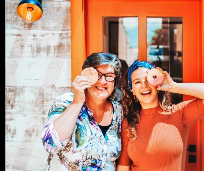 Em 2019, Lucille Pallu realizou uma viagem gastronômica pela Europa e visitou a terra natal do avô, onde pode provar os mais variados tipos de bolachas artesanais e aprimorar seu repertório de receitas.