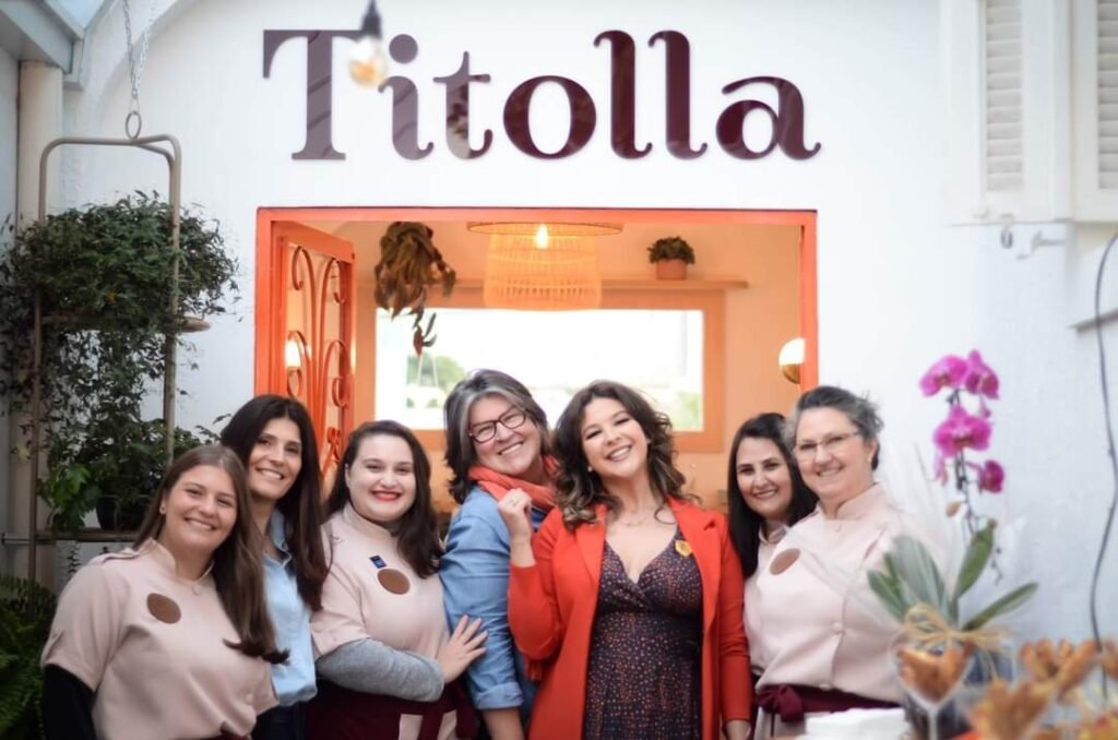 Inaugurada em setembro de 2022, a Titolla Bolachas Batel está conquistando ainda mais o mercado
curitibano, além da Região Metropolitana, como também remete a uma bonita história de empreendedorismo familiar.