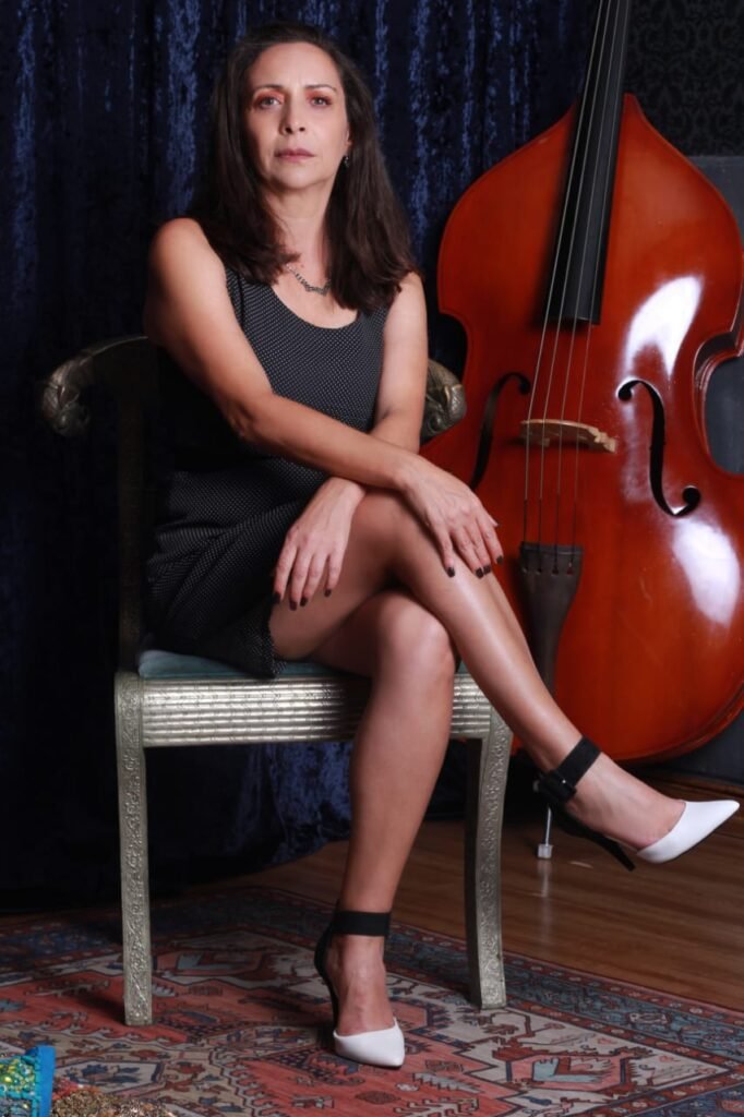 A empresária Jaqueline Guerra, radicada em São José dos Pinhais, recebeu do Ministério da Economia, o registro profissional de jornalista, cadastrada sob o número 00128744