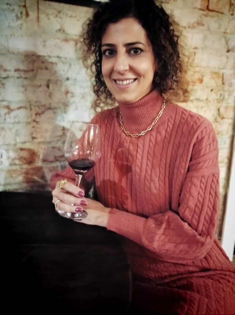 Motivada pela vontade de contribuir para que o público curitibano fizesse boas escolhas ao comer fora, a dentista Geórgia Guzzo resolveu partilhar as próprias experiências em torno da mesa, através do perfil de Instagram Eating Curitiba