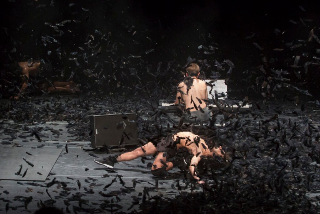 “c h ãO” promove encontros improváveis em cena