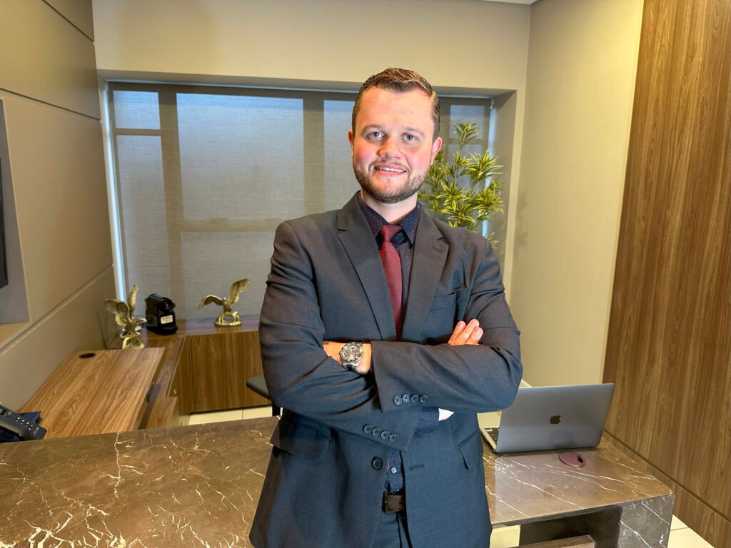  “Participar da Reunião Anual da AUA é fundamental para estar na vanguarda da urologia moderna”, destaca o Dr. Tiago Mierzwa. “É uma oportunidade única para aprender com os líderes da área, trocar experiências e contribuir para o avanço da medicina", enfatiza