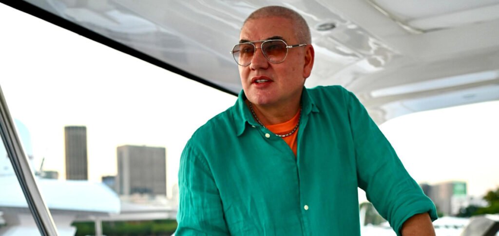 Jorge Bischoff anuncia novidades da grife em visita ao estande da Azimut Yachts no Rio Boat Show