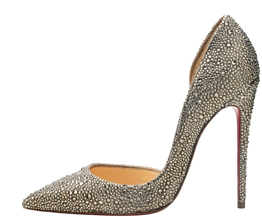 Christian Louboutin estabeleceu seu negócio no coração de Paris, em 1991, com uma primeira coleção feminina, seguida de uma masculina – ambas reconhecidas pela característica sola vermelha envernizada. 