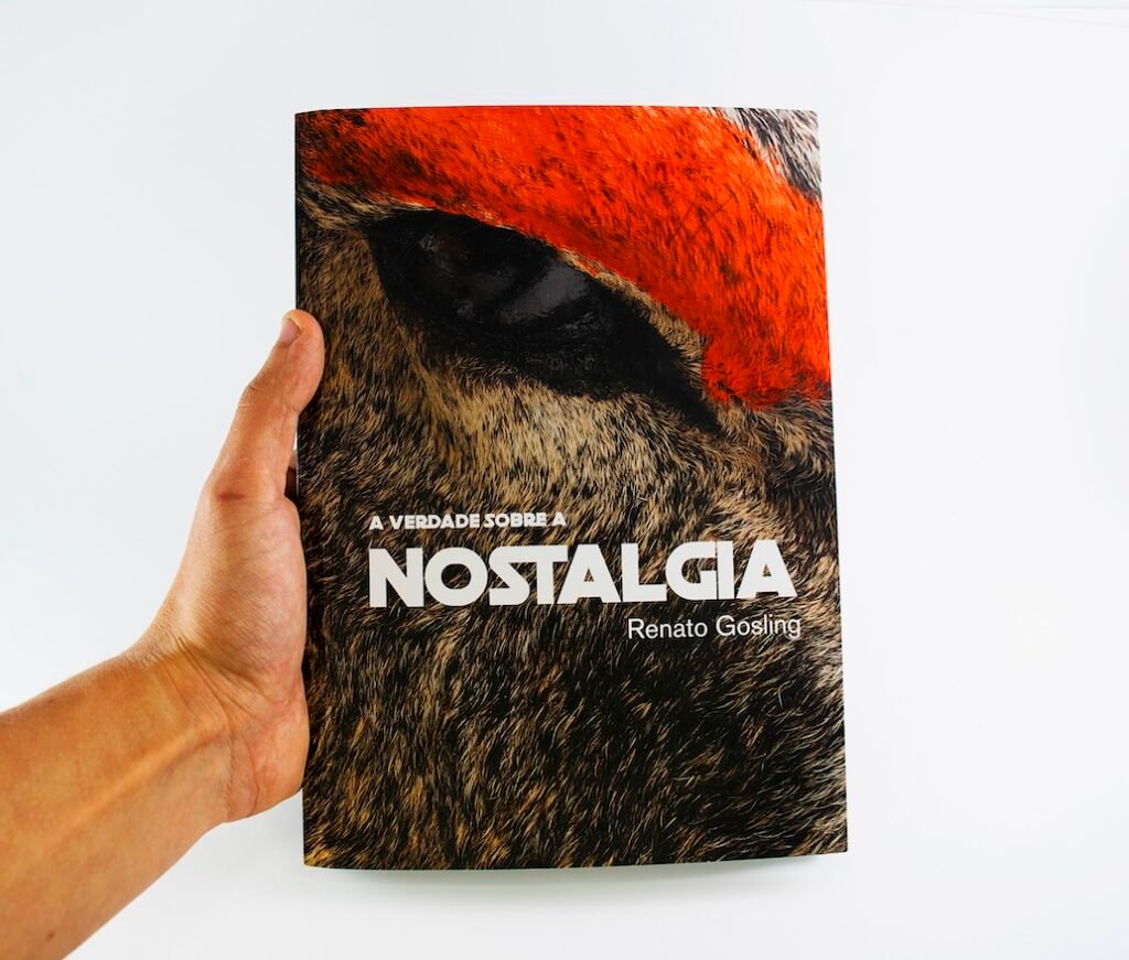 A Verdade sobre a Nostalgia, de Renato Gosling, resgata memórias de infância e propõe reflexão