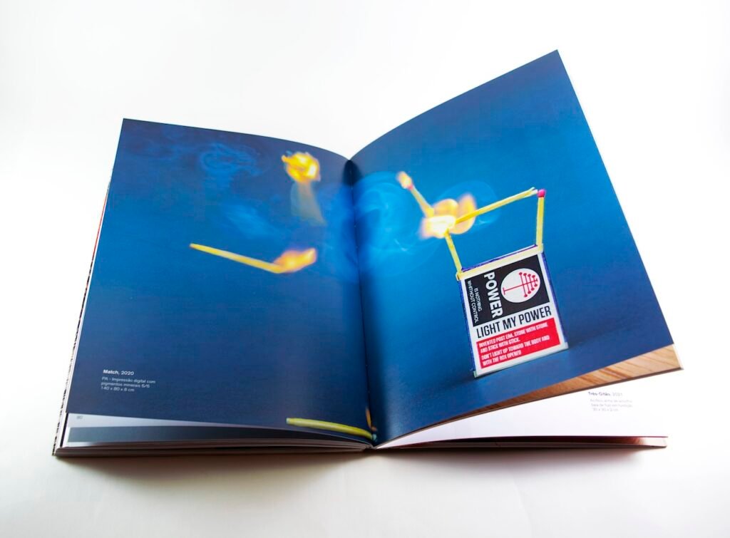 O artista plástico paulistano Renato Gosling lança, no dia 17 de agosto, o livro A Verdade sobre a Nostalgia, durante a abertura de sua exposição individual que leva o mesmo nome.