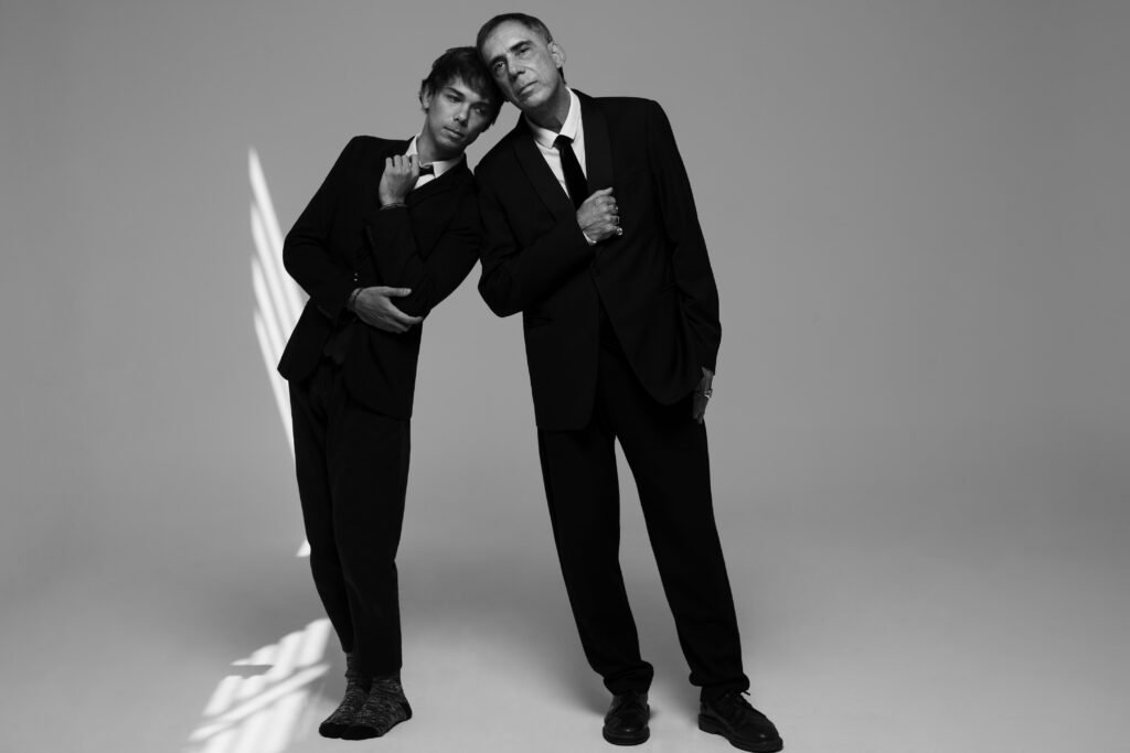 Produção mostra o processo criativo dos artistas durante ocupação no Museu de Arte Moderna da Bahia e a apresentação inédita do disco Lágrimas no Mar na Capela da instituição, em Salvador, foto por Bob Wolfenson