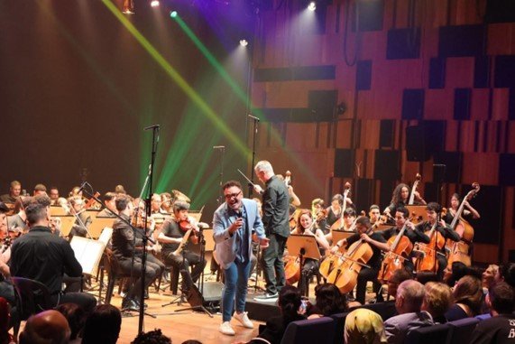 Orquestra Sinfônica Heliópolis leva Baile da Alegria ao lado de Wilson Simoninha e Leo Maia para o Teatro B32