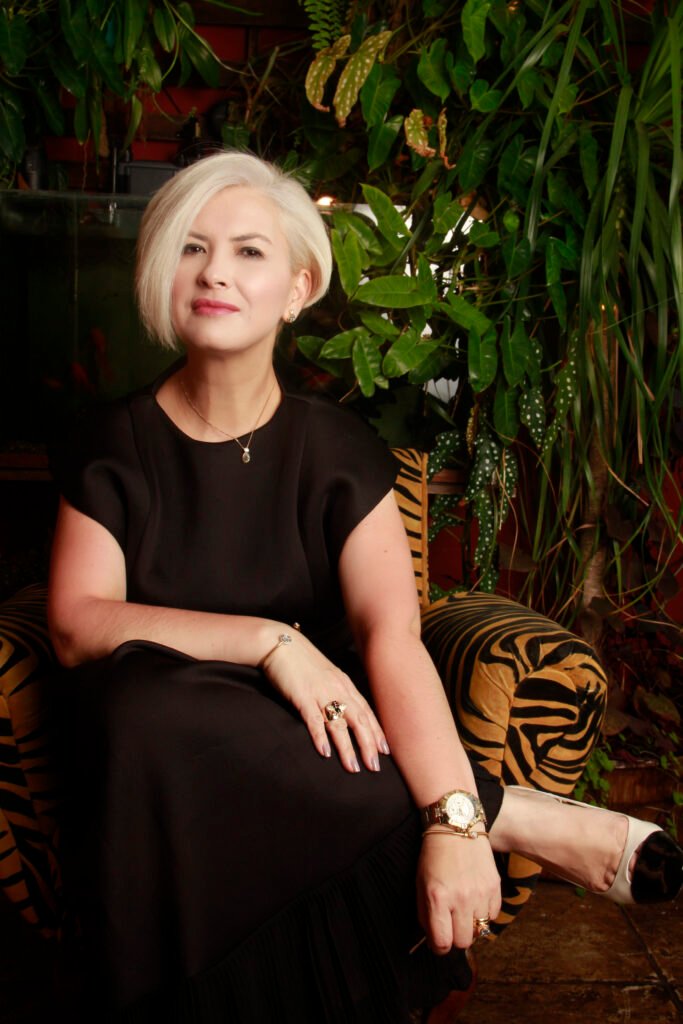 Tive uma infância que até os meus seis anos foi repleta de felicidades, de lindos momentos, quando construí memórias que levarei para sempre em meu coração.