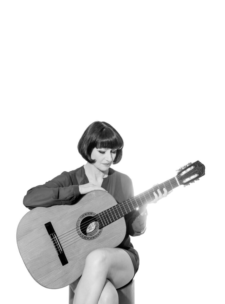 Musical “Os Olhos de Nara Leão”, com Zeze Polessa e direção de Miguel Falabella,chega a Curitiba em curta temporada de 21 a 23 de fevereiro