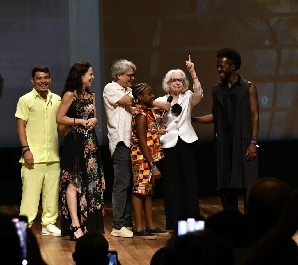 Fernanda Montenegro emociona em pré-estreia de “Vitória”, no Rio de Janeiro