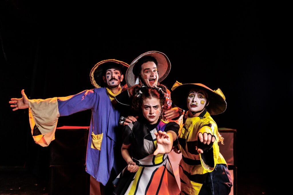 Espetáculo “O Mágico de OSS” abre programação gratuita de megafestival de teatro infantil em Paranaguá