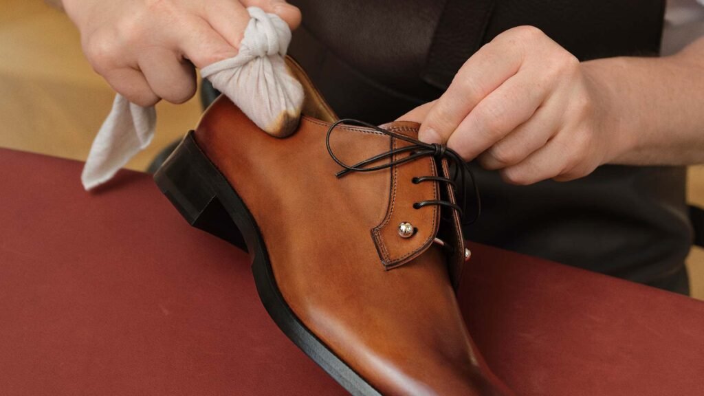 Christian Louboutin apresenta linha Sartorial com uma série de performances cuidadosamente selecionadas no Paris Men’s Fashion Week